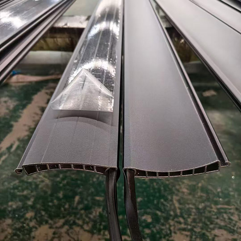 Cửa nhà để xe có màn trập lăn điện